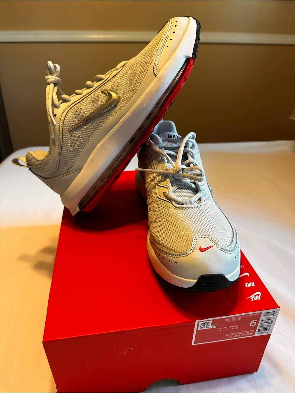 Nike Air Max AP  Men’s White and Silver Sneakers Box Without Lid Platinum Lid.